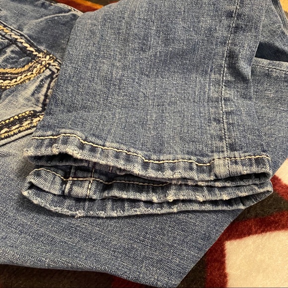 Miss Me Distressed Boyfriend Capris - Picture 3 of 4